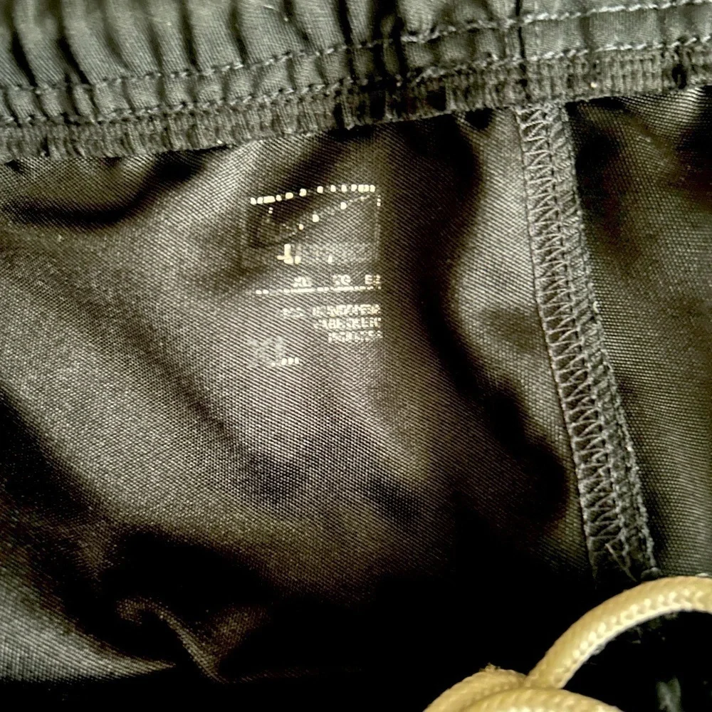 Nike Black and White Athletic Mens Shorts  Lightweight Performance​​​​​​​